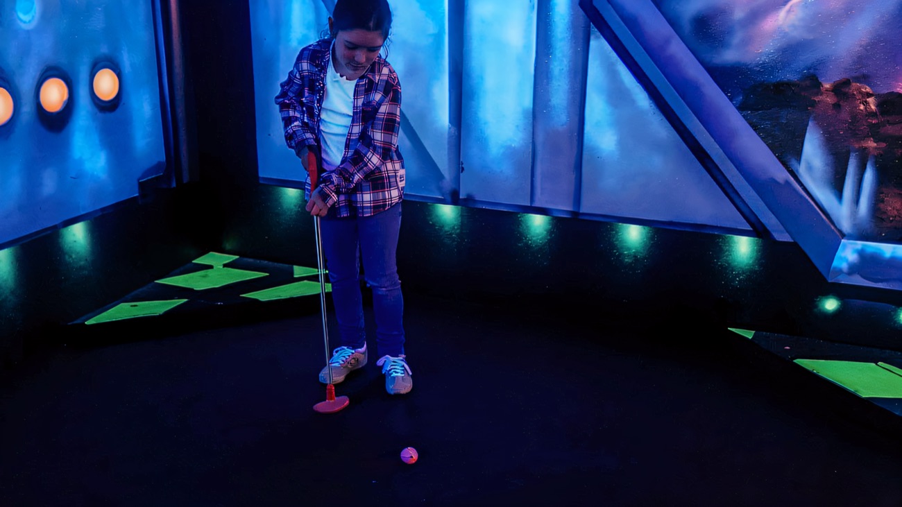 Putting through a glowing sci-fi spaceship hole under UV light
