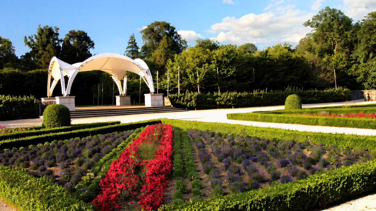 The parterre garden with the white Jubilee canopy and neat beds of red and purple bedding