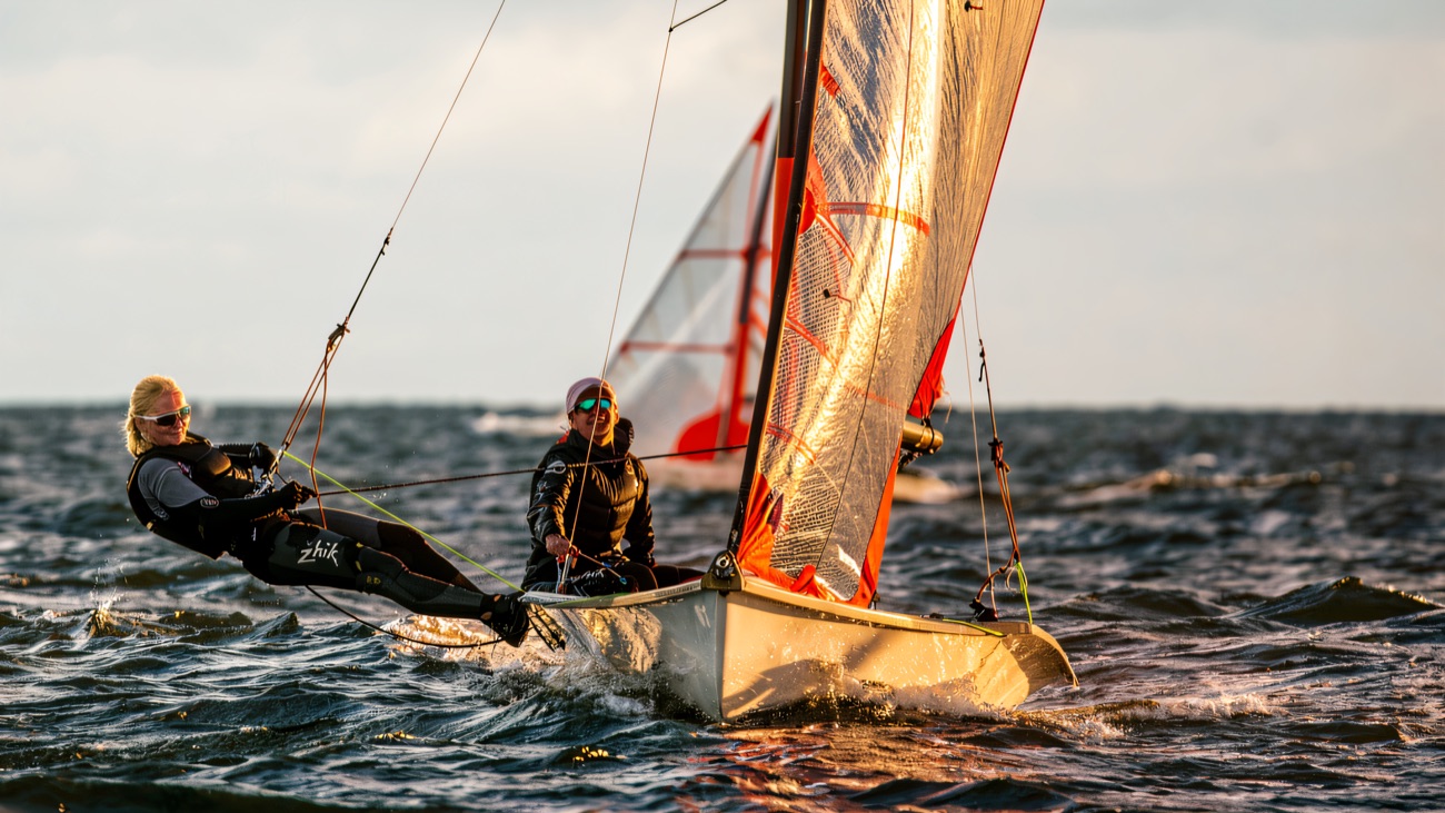 Two-up and hiking hard, a 29er powering through the chop