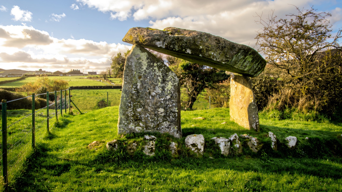 A side view showing the long stone cairn that trails away from the tomb