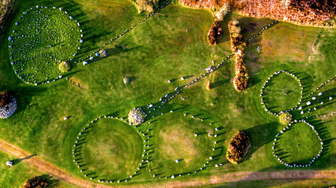 An aerial view showing the full complex of rings, stone rows and burial cairns.
