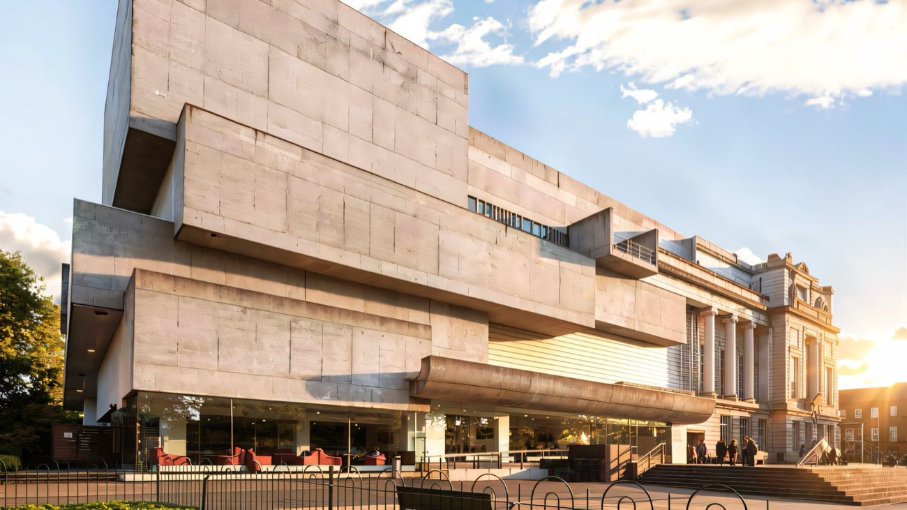The modern concrete wing of the Ulster Museum beside its classical facade in evening sun