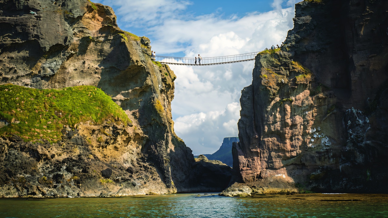The rope bridge high above the sea