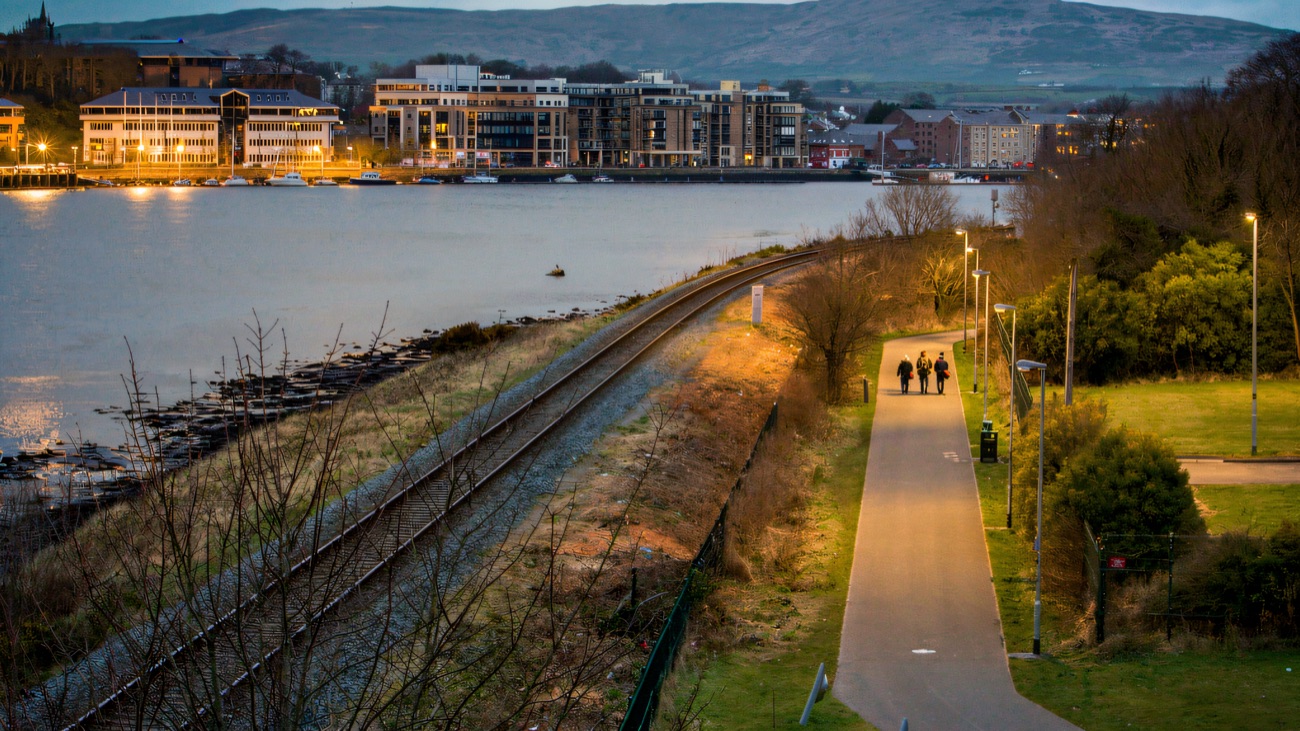The riverside path and old railway line following the Foyle back towards the city