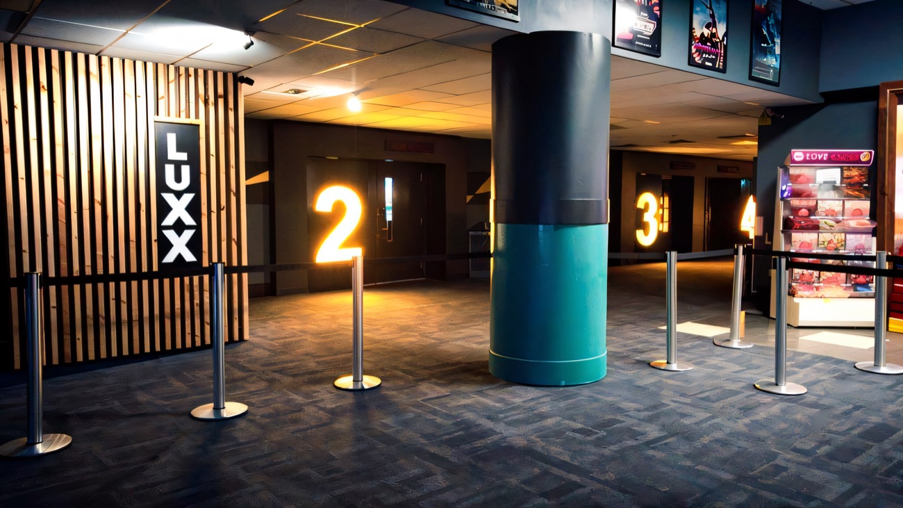 The concourse with the LUXX screen entrance