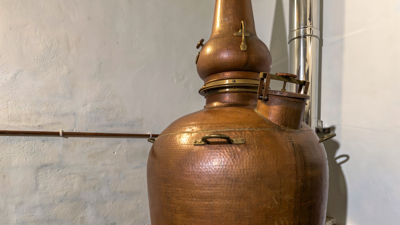 A copper wash still