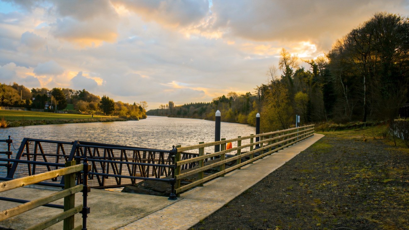 The riverside towpath and jetty running alongside the Bann