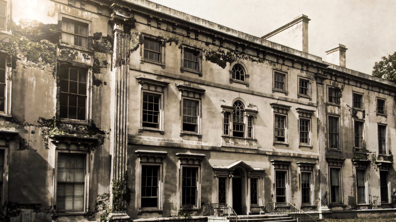 An older black-and-white photograph of Mount Panther House when its elegant facade still stood more complete