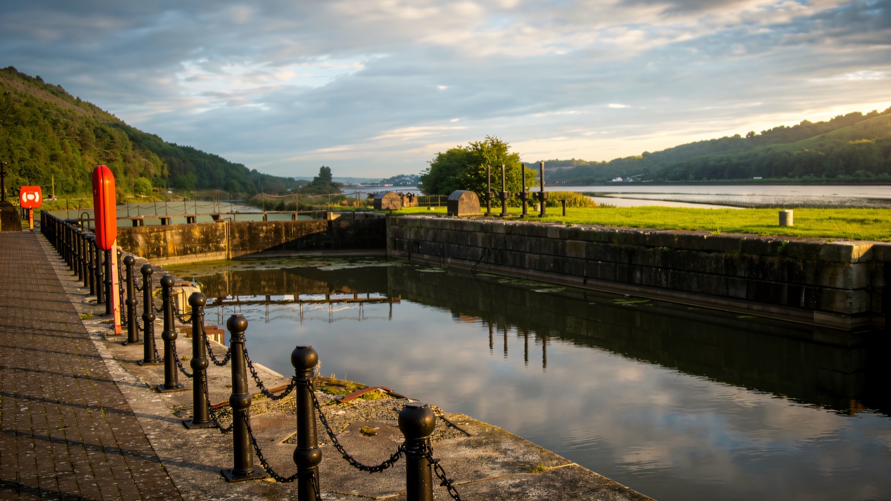 Victoria Lock stands at the estuary end where the canal meets the sea