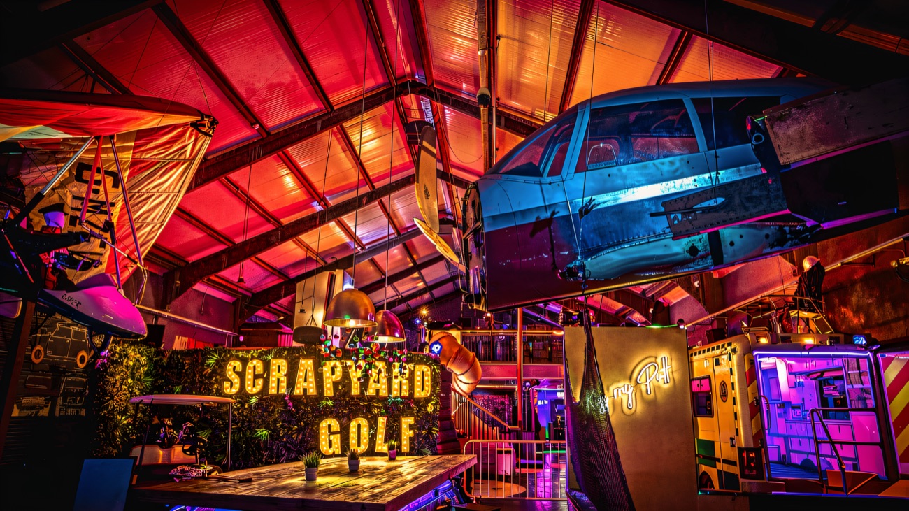 The atmospheric warehouse course with its suspended car