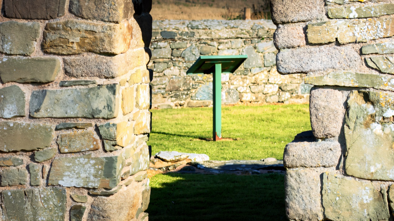 A close look at the doorway, capped by a single massive granite lintel.