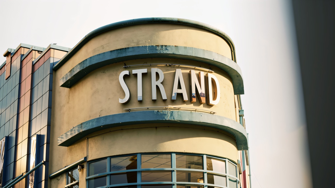 The curved deco corner and Strand lettering