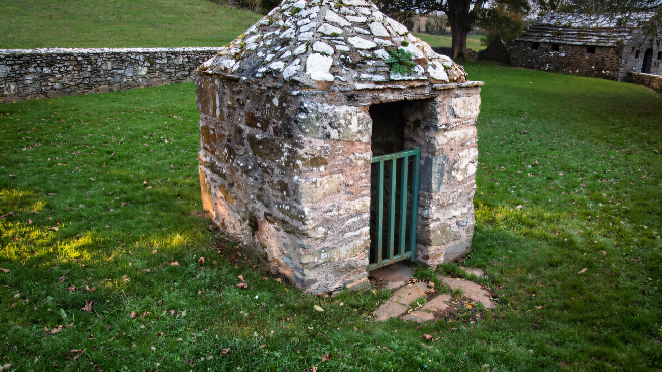The little domed drinking-well house with its gated door.