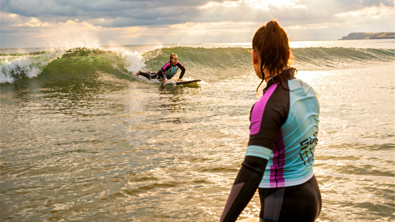 Watching a learner ride the peeling wave in