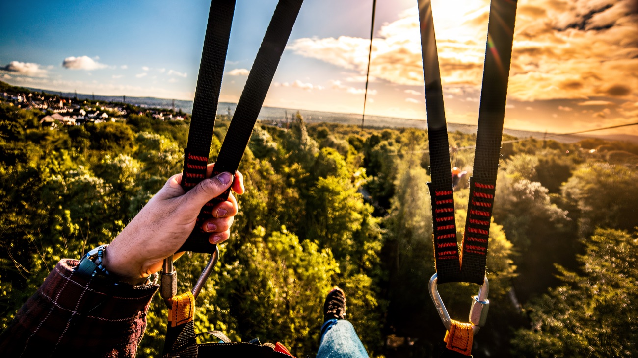 Harness in hand, feet in the air, the whole glen spread out below