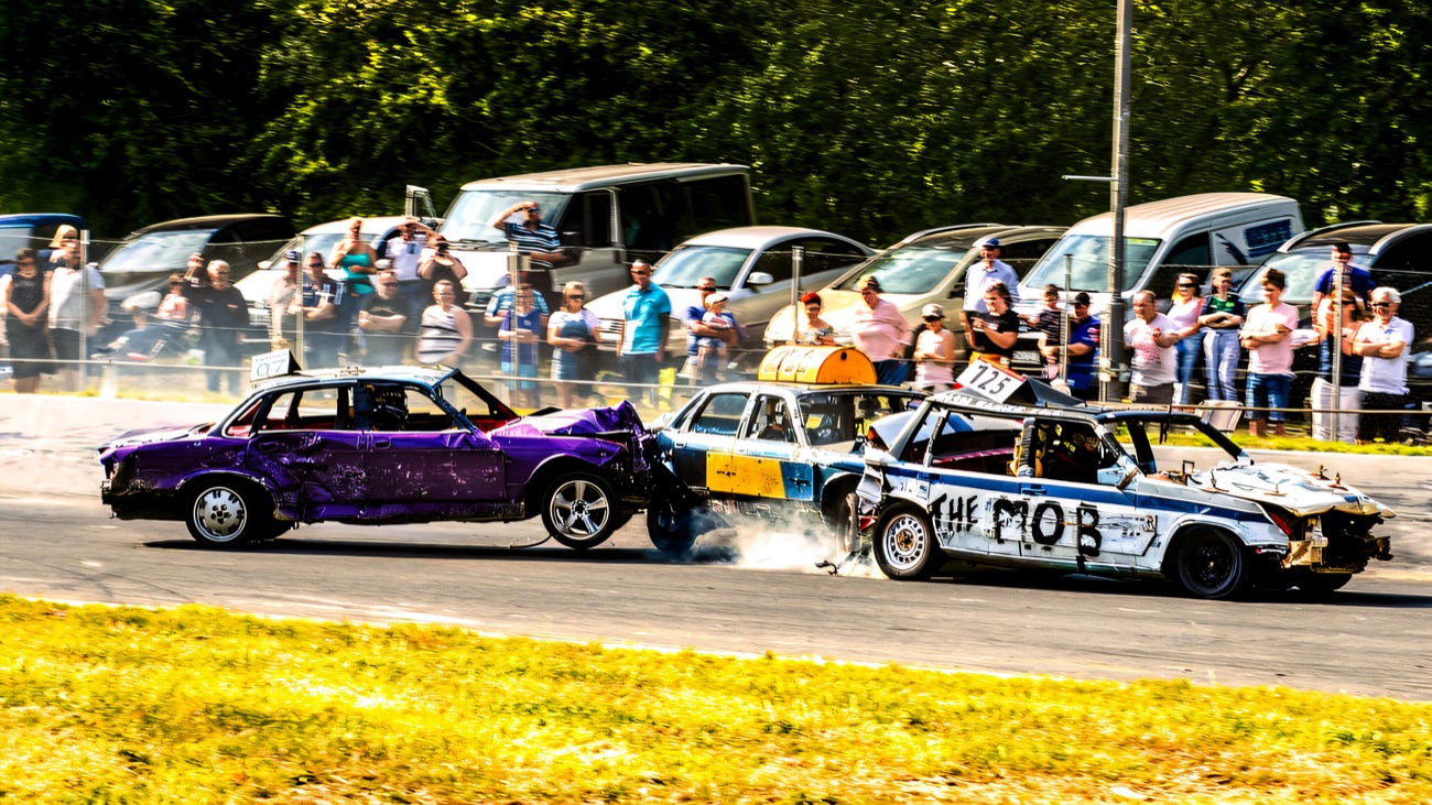 Full-contact banger racing kicks up smoke on the oval