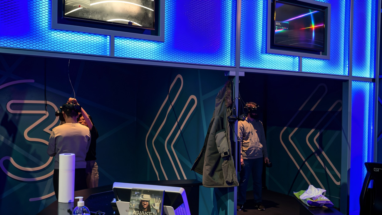 The free-roam VR bay with headsets, screens and blue lighting