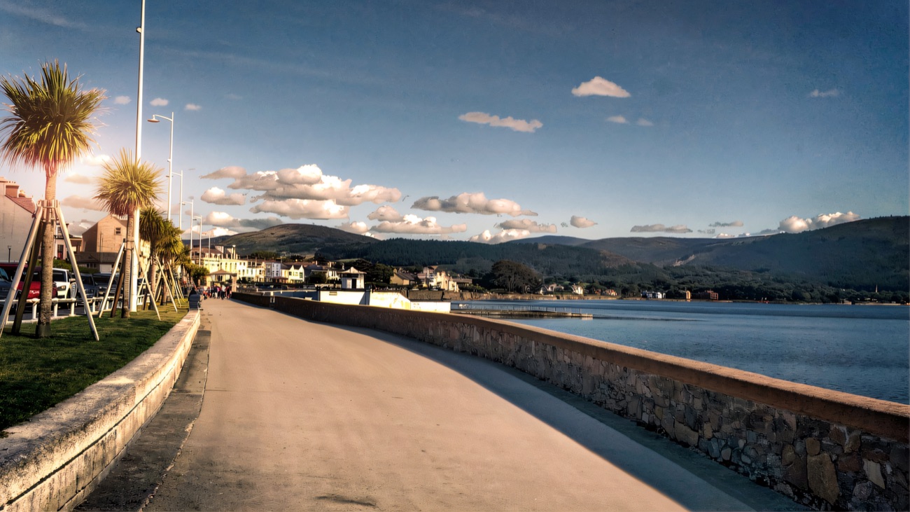 The palm-lined promenade following the sea wall
