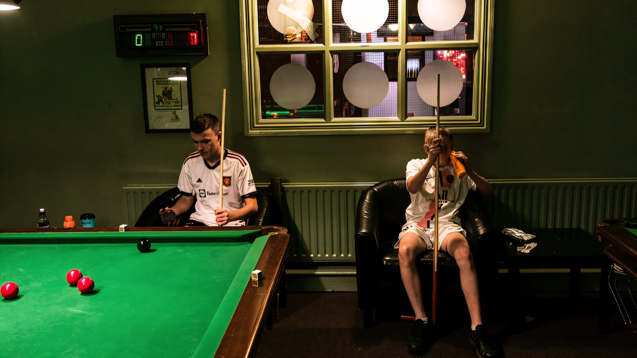 Players taking a break between frames in the club lounge