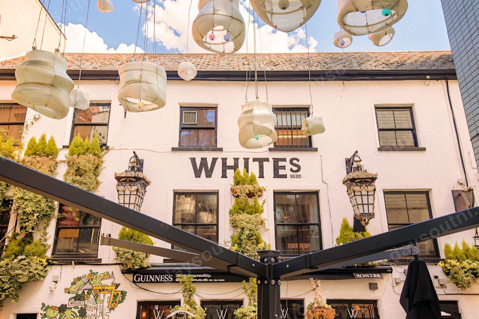 White's Tavern